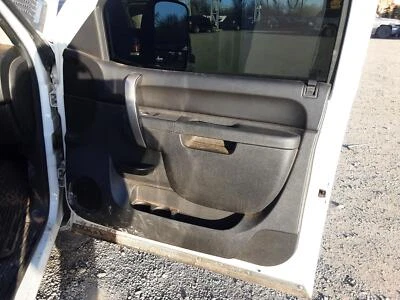 Panel de moldura interior de puerta delantera derecha usado se adapta a: Chevrolet Silverado 2500 pi 2010 Foto 1 de 4
