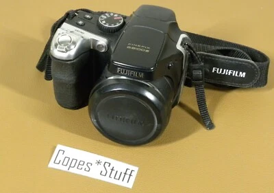 FujiFilm FinePix S8100FD 10 MP 18x Optical Zoom Digital Camera - Image 1 of 4