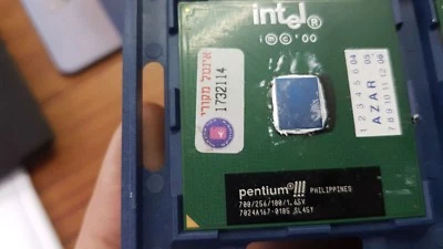 LOT OF 2 PCS. INTEL CPU INTEL PENTIUM III 700/256/100/1.65V SL45Y - Image 1 of 2