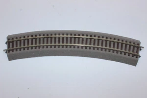 Roco Line H0 DC  42524 Gebogenes Gleis R4 mit Bettung, r = 481,2 mm / 30° - Imagen 1 de 2