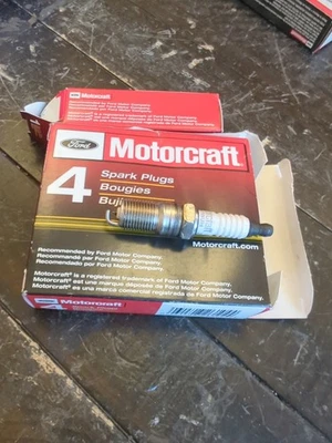 Genuine Ford Motorcraft SP-405 Platinum Spark Plug AGSF22FM1        Set of 4 - Image 1 of 3