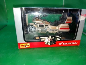 Vintage Maisto Gold Honda Goldwing 1:18 Toy Model Boxed - Picture 1 of 4
