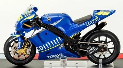 Yamaha YZR-M1 Valentino Rossi #46 2005 Scala 1:24 Modellino Classe MotoGP VR46 - Immagine 1 di 4