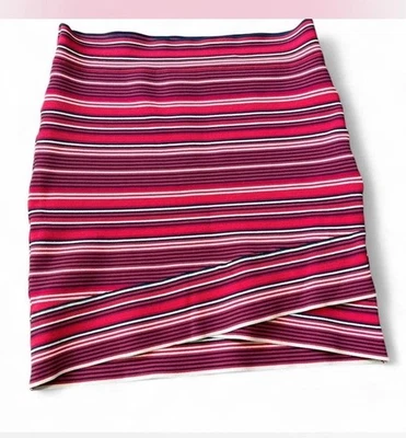 Falda asimétrica a rayas rosa, roja, blanca y negra BCBGMAXAZRIA. Talla M Foto 1 de 3
