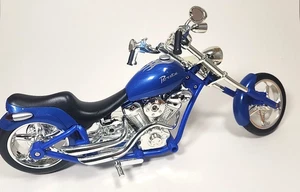 Bratz blauer elektronischer Motorrad-Chopper mit funktionierenden Sounds & Lichtern 2003 - Bild 1 von 19