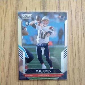 2021 Panini Chronicles - Score Update Rookies Mac Jones #405 Silver (RC) - Bild 1 von 2