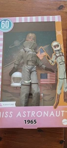 Barbie Miss Astronauta Doll 1965 60th Anniversary - Foto 1 di 10