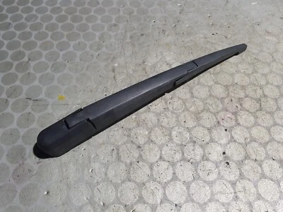 Chevrolet Orlando Rear Tailgate Wiper Arm - Image 1 of 3