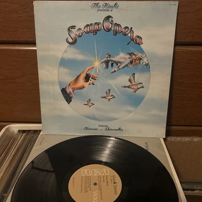 THE KINKS - Soap Opera 1975 GATEFOLD Ray Dave Davies LP vg+/vg+ - Image 1 of 3