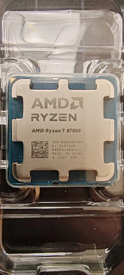 AMD Ryzen 7 8700G Processore 4,2GHz 8-Core Socket AM5 con Radeon 780M Integrata - Immagine 1 di 3