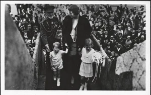 FAMILLE ROYALE BELGE après la Seconde Guerre Mondiale le futur ROI vers 1945-50 - Picture 1 of 2