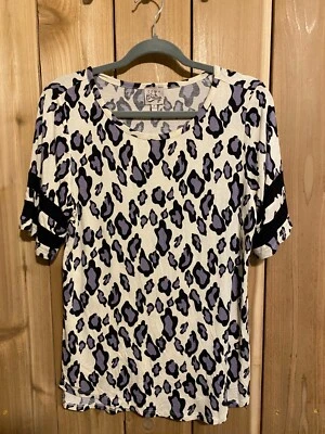 Como Vintage Púrpura y Blanco Estampado Animal Manga Corta M Nuevo Sin Etiquetas Foto 1 de 2