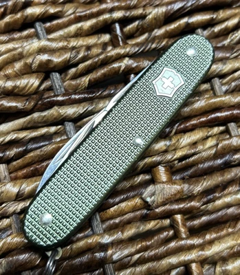 Multiherramienta Victorinox Pioneer Edición Limitada Oliva/Verde Oscuro Alox 2017 Foto 1 de 4