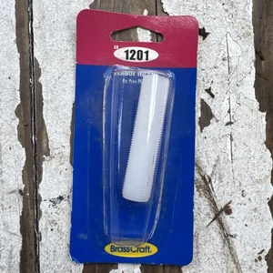 Pezón de brida artesanal de latón para manguera de instalación de tuberías de plomería Price Pfster 1201 - Imagen 1 de 3