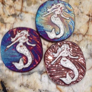 (2) Mermaid Medallion "I Live Free" Raku Pottery NEW - Picture 1 of 4