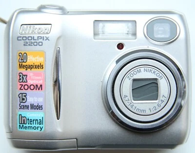 Nikon CoolPix 2200 2MP Compact Digital Camera Silver - Image 1 of 4