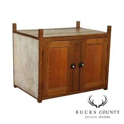 Antiguo armario seguro para pastel colgante de hojalata perforado Lehigh Valley Pennsylvania Foto 1 de 4