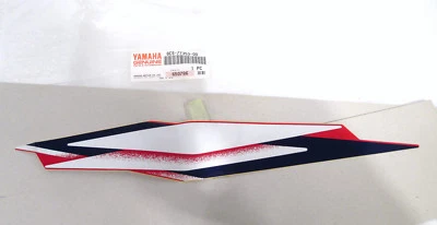 Yamaha Mountain Max 700 600 1997 guardabarros delantero izquierdo calcomanía plateada 8CS-77353-00 NOS Foto 1 de 4