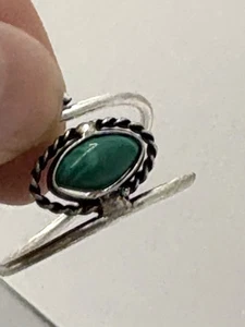 Silver Tone Metal Faux Green Malachite Size 8 Bypass Ring - Picture 1 of 6