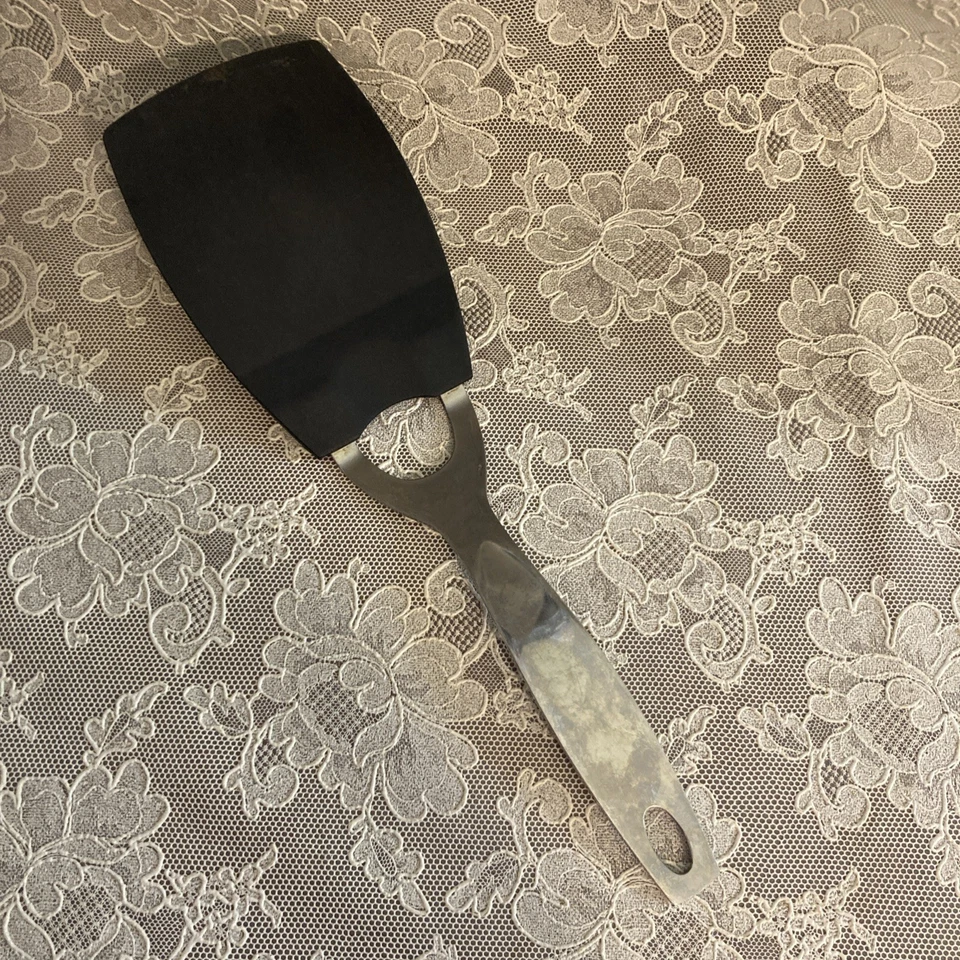 Oneida Nylon Flexible Spatula Turner Flipper Stainless Handle 11.5” - Image 1 of 4