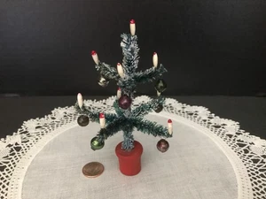 Vintage Miniatur 4" Flaschenbürste Feder Weihnachtsbaum mit Ornamenten & Kerzen - Bild 1 von 5