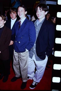 Brad Renfro con Sleepers co-estrellas, Sleepers Prem., 1996, 35 mm Slide - Imagen 1 de 1