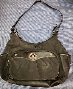 O-Druck mittelgroße schwarze Handtasche Tasche Handtasche Henkel Stoffkörper silberfarbene Akzente - Bild 1 von 11