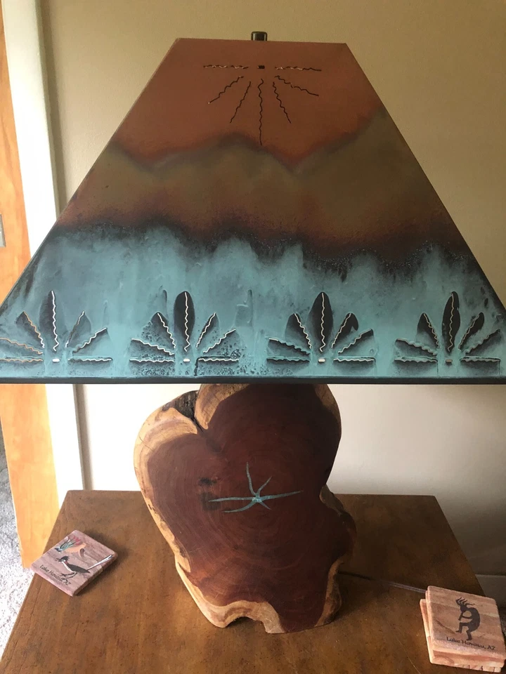 Lámpara Mesquite - Incrustación Turquesa 28" Altura Total - Pantalla Cobre Sunburst  Foto 1 de 4