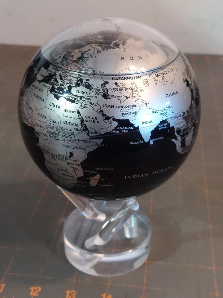 Broken MOVA Globe Earth 4.5 astilla y negro metálico sin caja tiene grietas Foto 1 de 4