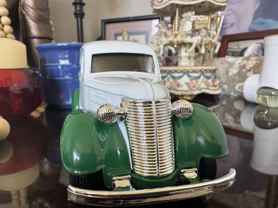 Camión Krispy Kream Donuts 1938 Chevy Panel Truck con licencia de GM Corp Foto 1 de 4