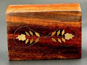 VINTAGE Small Wooden Brass Inlay Ring Box 7.5 Cms X 5 Cms X 3 Cms - Picture 1 of 8