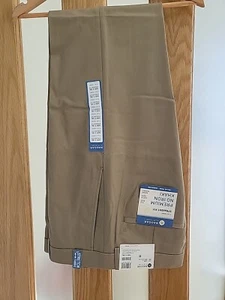 Haggar Men's Work-to-Weekend No-Iron Classic Fit Trousers, W34 x L38 Khaki - Picture 1 of 6