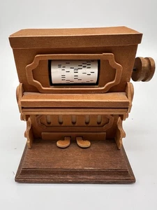 Kleiner Holzspieler Klavier Spieluhr - Bild 1 von 4