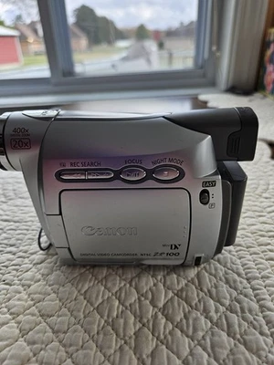 Canon ZR-100 Mini DV Video Camera LCD, 20x Optic, W/Charger. - Image 1 of 4