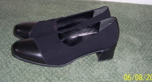 Munro American Shoes Slip On Pumps Mid Heel Black Fabric Leather Cap Toe 10N NIB - Picture 1 of 9