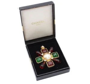 CHANEL Gold-tone Gripoix Faux Pearls Cross Pin Brooch Vintage Women G2590 - Picture 1 of 8