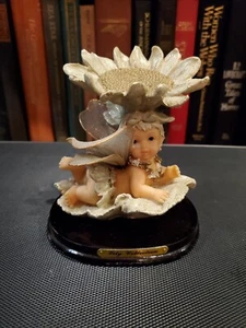 🦋 Collezione Giglio Fata Bambino Sotto Un Girasole - Figurina Fantasia Vintage - Foto 1 di 4