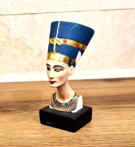 Eine kleine Replik der ikonischen ägyptischen Büste der Königin Nofretete - Bild 1 von 11