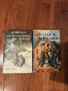 The Hardy Boys #35 "Clue In the Embers" Franklin Dixon Vintage The Arctic Patrol - Bild 1 von 1