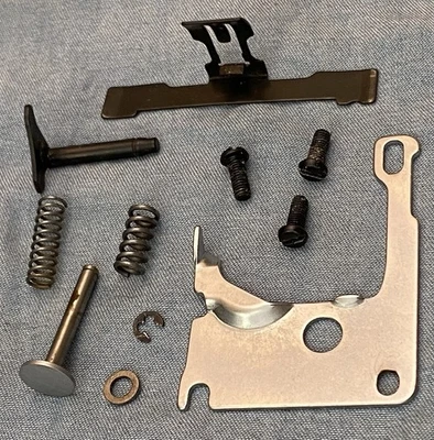 OEM Singer Merritt 4525C Sewing Machine Upper Bobbin Holder Positioning Bracket - Image 1 of 4