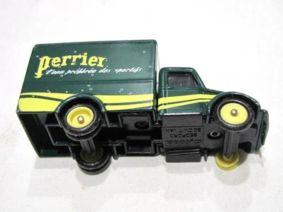 Corgi Camion  Bedford 30 CWT Van furgone Perrier l'eau preferee des sportifs - Immagine 1 di 4