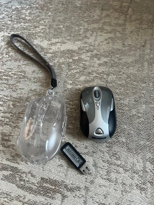 Microsoft Presenter Mouse 8000 Wireless Mouse  with Case - Working  - DB1O500D - Image 1 of 2