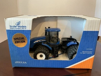 Vintage 2005 Scale Models 1/32 Diecast New Holland TJ450 Tractor Farm Show - Image 1 of 4