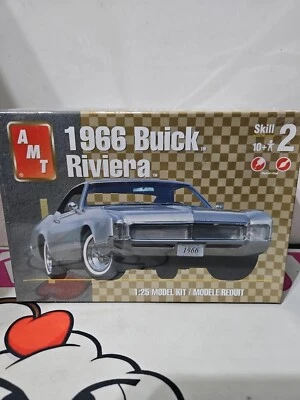 AMT 1966 BUICK RIVIERA 1:25 MODEL KIT FACTORY SEALED 2002 VINTAGE ORIGINAL - Image 1 of 4