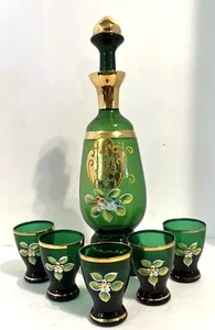 Vintage böhmischer smaragdgrüner Glasdekanter & Stopper goldverkleidung 5 Cordials MCM - Bild 1 von 10