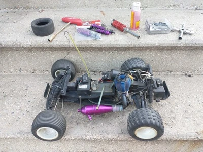 TRAXXAS 1/10  Nitro sport TRX 3.3 2wd Stadium Truck  EXTRA PARTS  GOOD ROLLER - Image 1 of 4