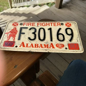 2000er Alabama Nummernschild Anhänger - FEUERWEHRMANN - F37192 - geprägt siehe Bilder - Bild 1 von 3
