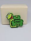 1980 Kermit der Frosch Kunststoff Brosche Pin "Grün ist begeistert!" Kleeblatt Vintage Henson