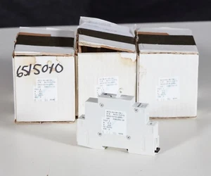 NEW EATON Heinemann 1 Pole 2.5 Amp 250 Volt Circuit Breaker AD1S DM1S - Picture 1 of 4