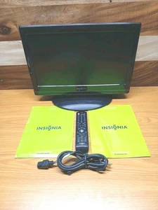 Insignia NS-LDVD19Q-10A 19in LCD TV DVD Player Combo with Remote Cord & Manuals - Picture 1 of 13